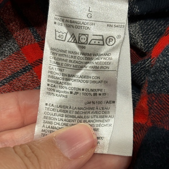 OLD NAVY • Men’s Regular Fit Red/Grey/Navy Flannel Plaid Button Down Shirt Sz L - Picture 4 of 5
